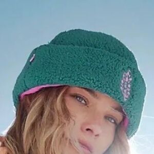 FP Movement Back Roads Beanie Bayberry Sherpa NWT One Size Winter Outerwear